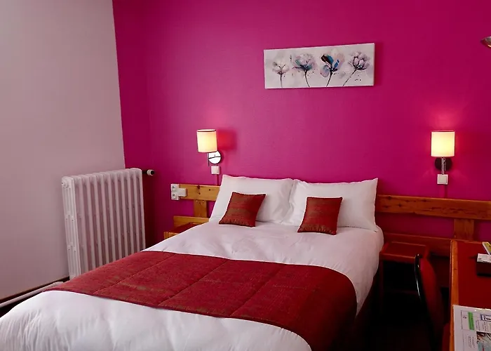 Le 120 - Groupe Logis - Ex La Terrasse فندق La Châtaigneraie